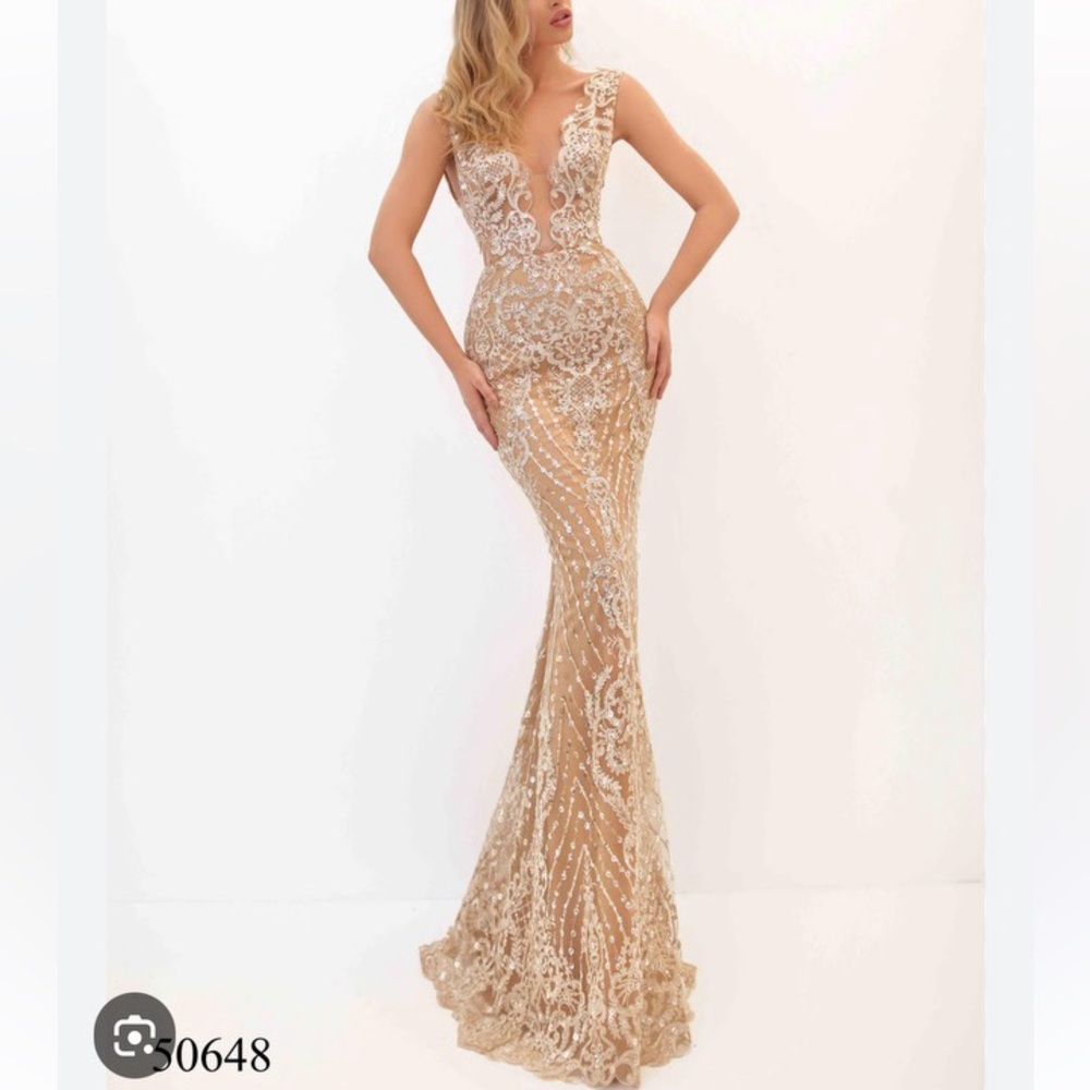 NWT NEVER WORN TARIK EDIZ gown! Size 8.